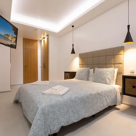 Correeira Luxury Residence T2 B - Albufeira, Pools, Wifi, Bbq, Beach Apartment *