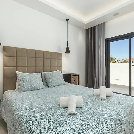 Correeira Luxury Residence T2 B - Albufeira, Pools, Wifi, Bbq, Beach Apartment