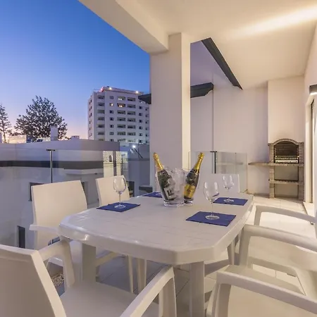 Correeira Luxury Residence T2 B - Albufeira, Pools, Wifi, Bbq, Beach