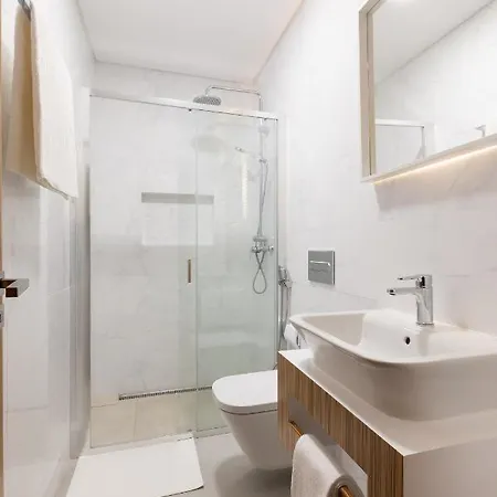 Correeira Luxury Residence T2 B - Albufeira, Pools, Wifi, Bbq, Beach