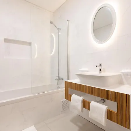 Correeira Luxury Residence T2 B - Albufeira, Pools, Wifi, Bbq, Beach *
